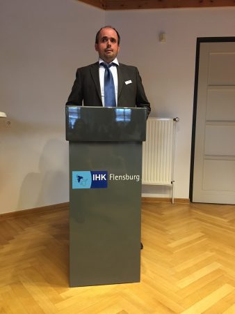 Dr. Carsten Dethlefs bei der IHK in Heide anlässlich der Freisprechung der Kaufleute für den Groß- und Außenhandel am 21.06.2018, Foto: privat