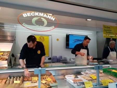 "Beckmann Fisch" auf dem Heider Wochenmarkt - Foto von Luise Bo"Beckmann Fisch" auf dem Heider Wochenmarkt - Foto von Luise Bonnessnness