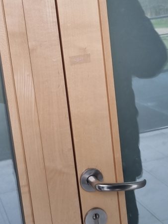 Braille an den Türen der FHW1